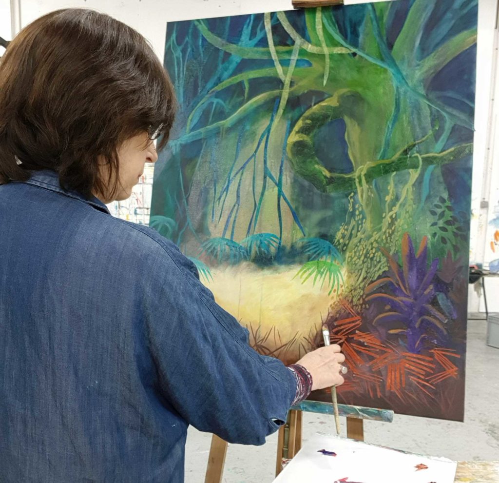 Valérie Auriel dans son atelier